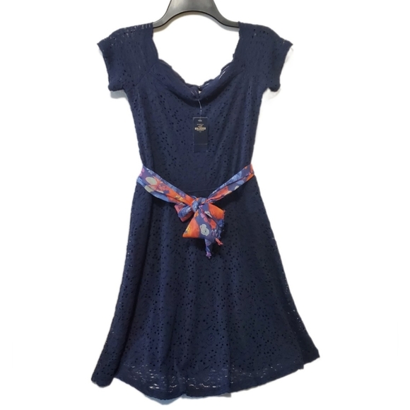 Hollister Dresses & Skirts - 𝅺NWT Hollister Short Sleeve A-Line With Sheer Floral Belt Dress Size 4